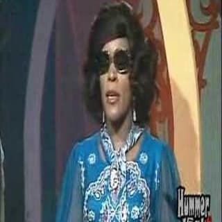 اغنية منهو اللي عائشة المرطة بالكلمات كلمات اغنية منهو اللي عائشة المرطة مكتوبة كاملة